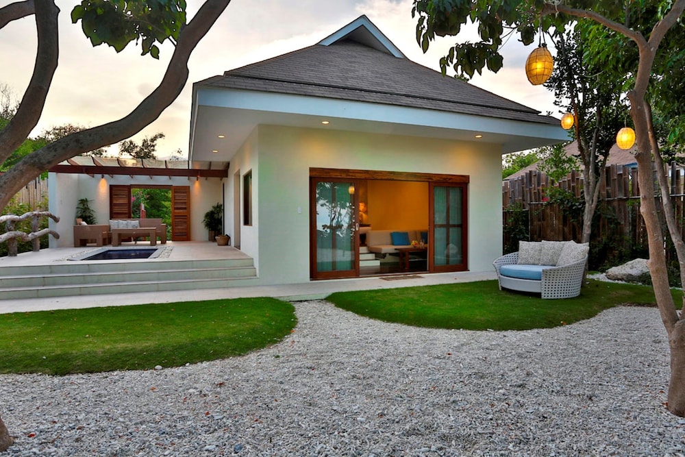 Bluewater Sumilon Island Resort in Oslob