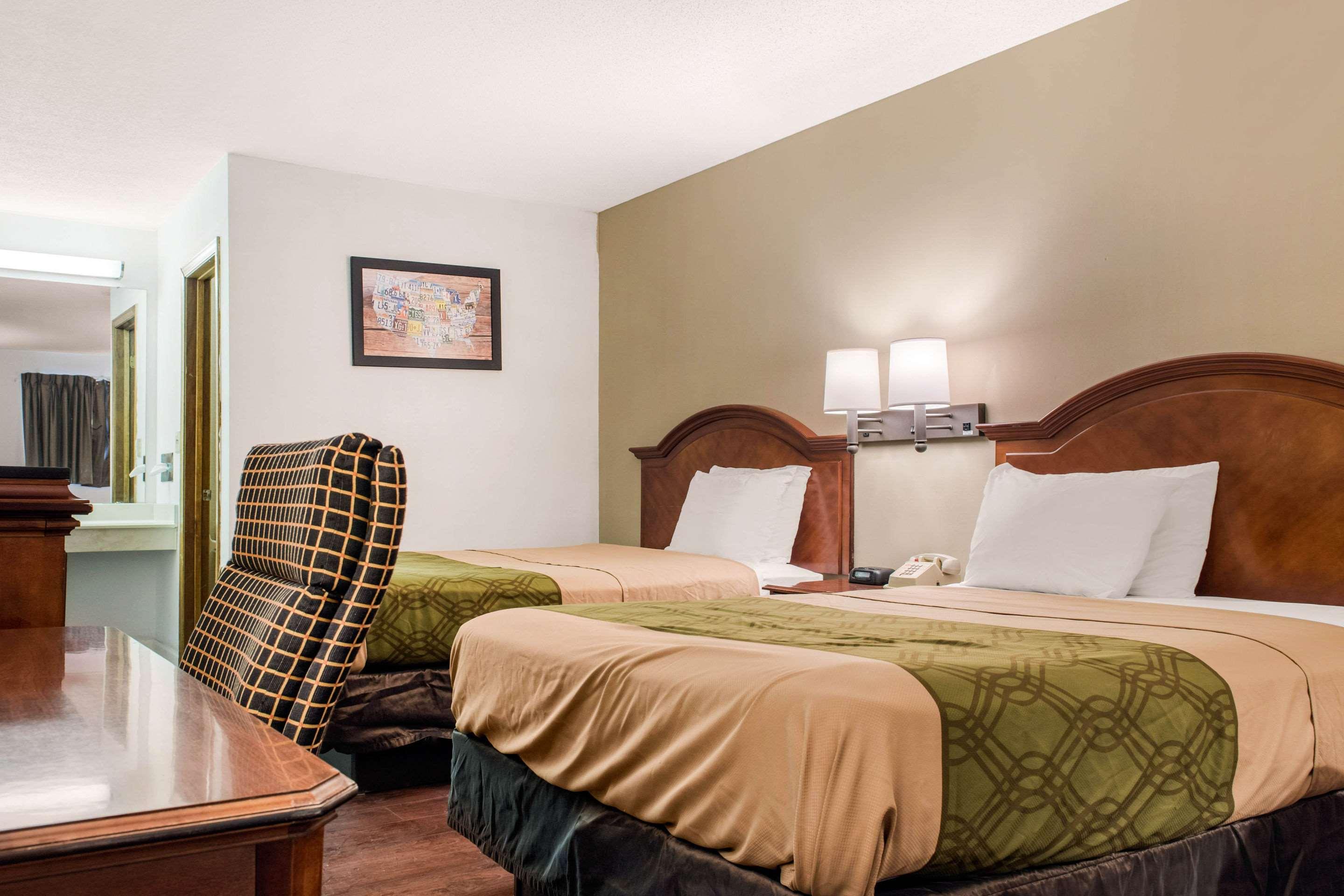 غرفة بسريرين مزدوجين للمدخنين، Econo Lodge Holland - Toledo 3/3