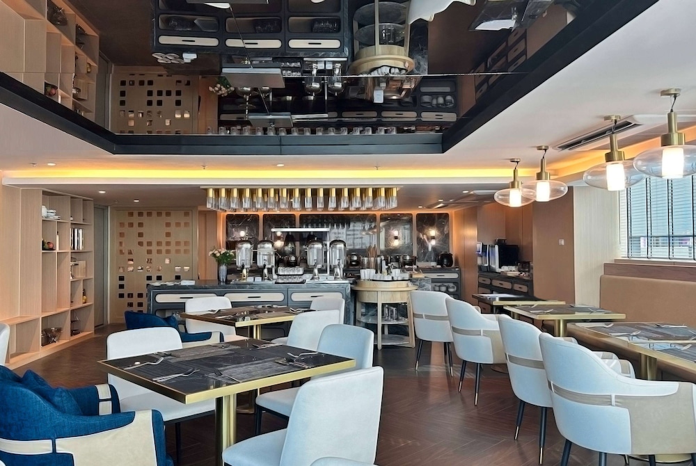 Ramada by Wyndham Bangkok Sukhumvit 11 70/83