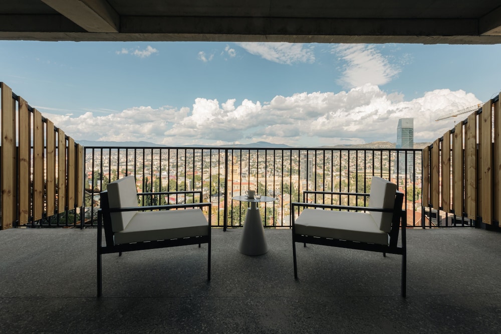 Castor and Pollux Hotel 63/69