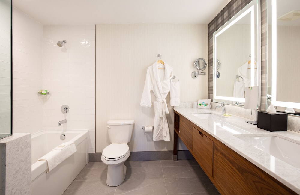 Pomeroy Hotel Fort McMurray 46/50