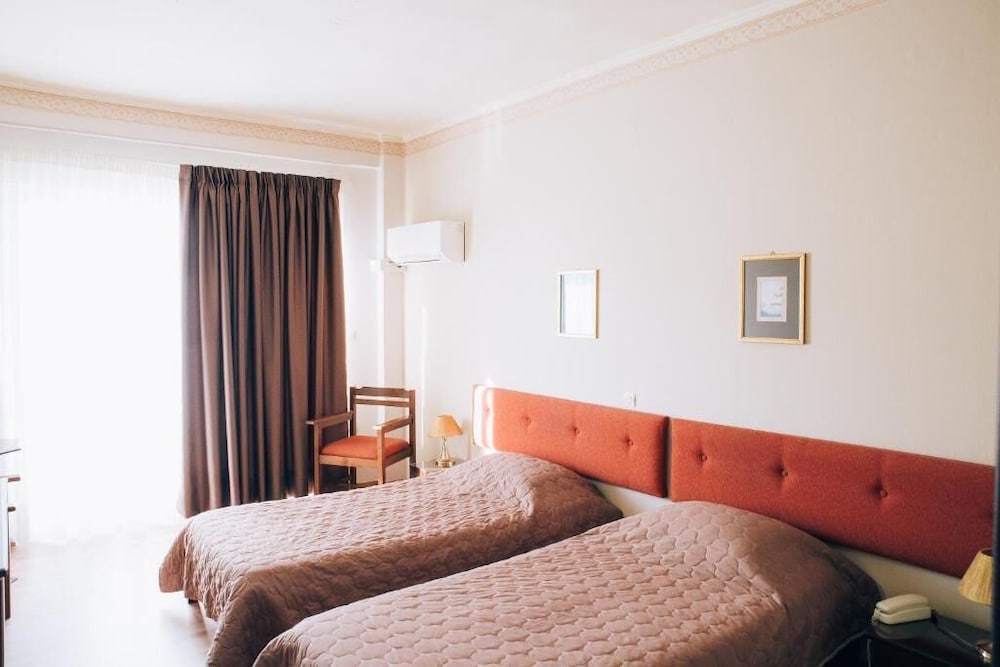 Tzaki Hotel 13/42