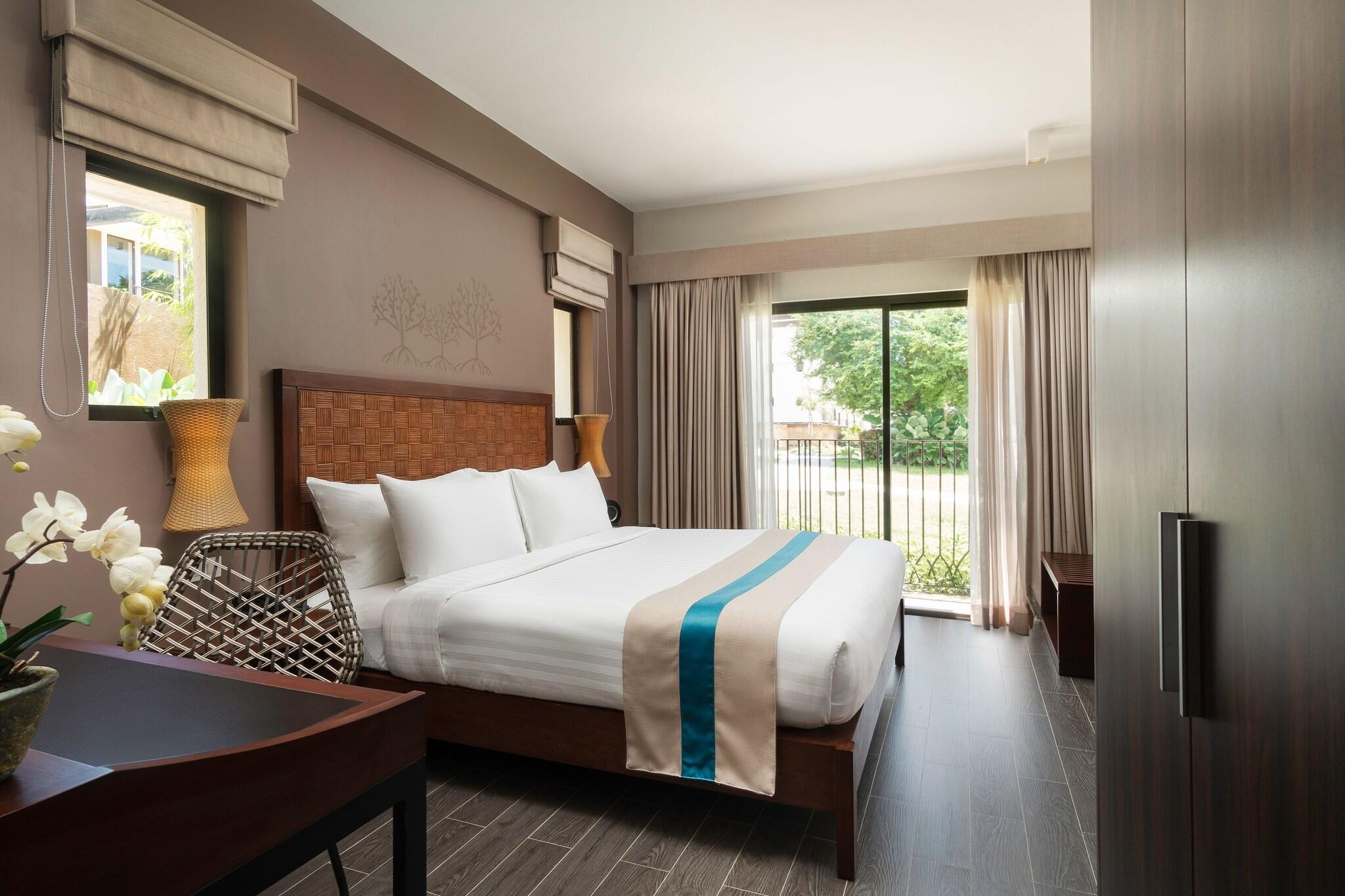 PREMIER, SUITE, KING BED