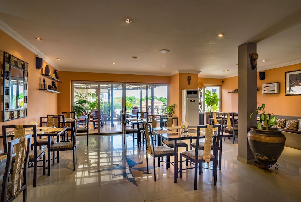 Midindi Hotel 55/61