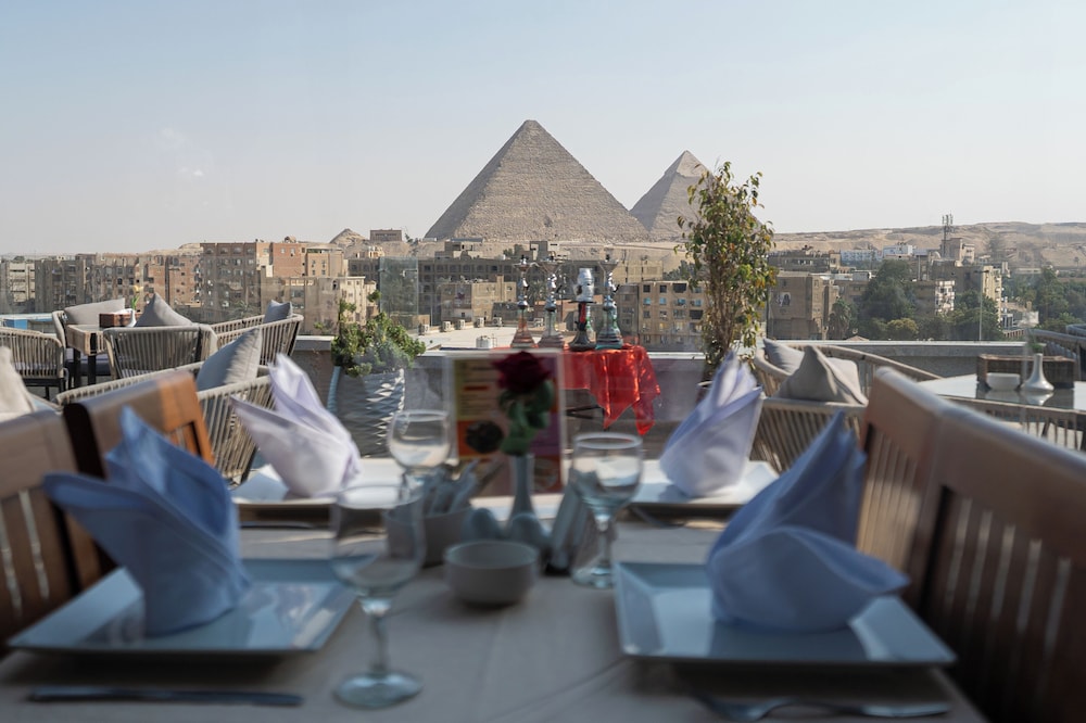 Pyramid Front Hotel 44/66