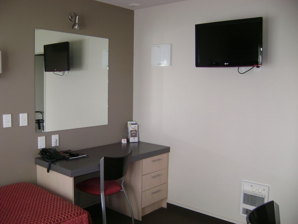 Cranford Oak Motel 34/46