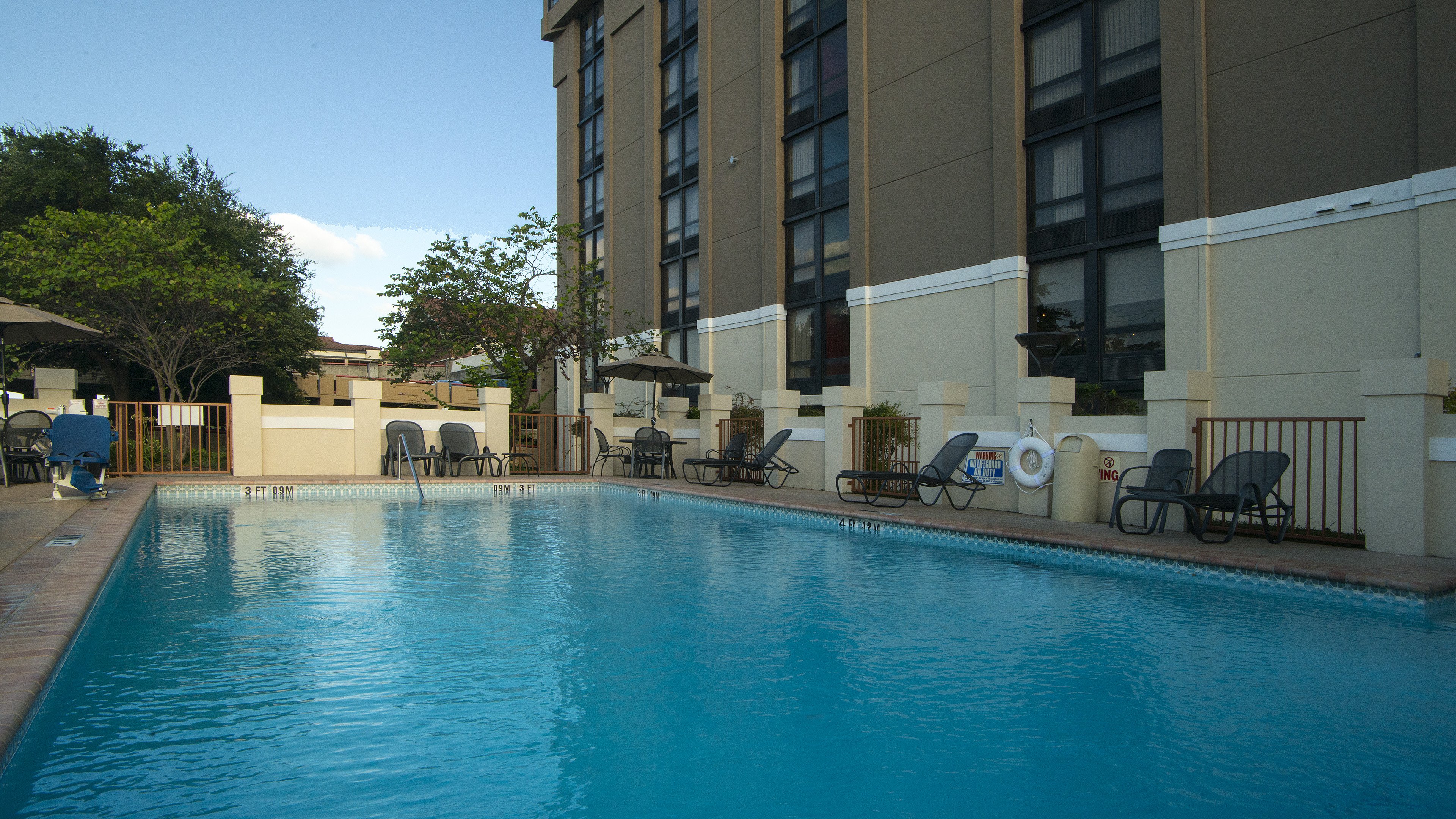 Holiday Inn Express San Antonio-Airport 57/57
