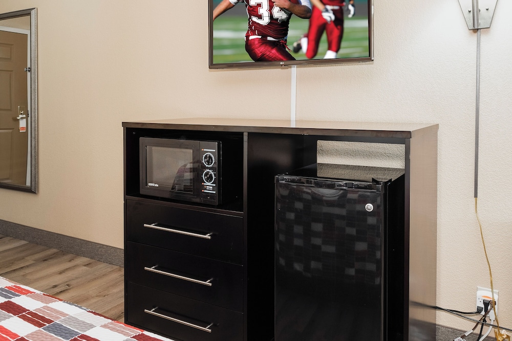 Red Roof Inn and Suites Macon 42/71
