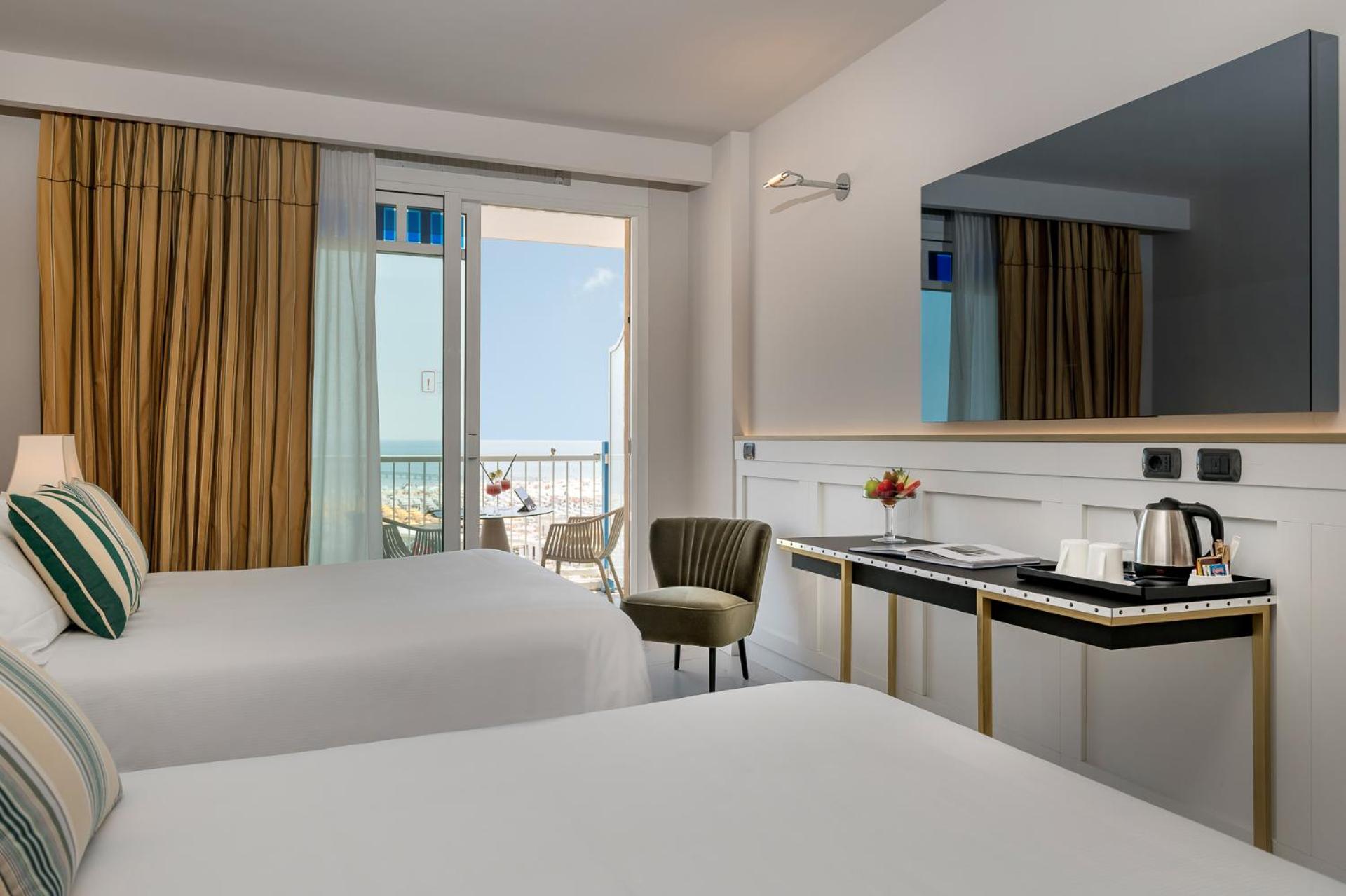 غرفة ديلوكس ثلاثية بإطلالة على البحر، Savoia Hotel Rimini 7/8