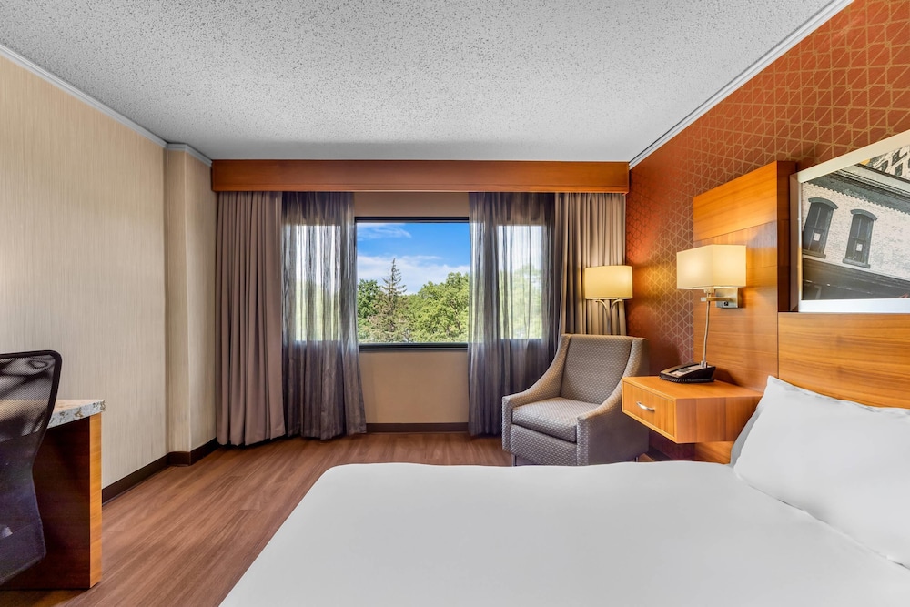 غرفة بسرير كينج، Radisson Hotel La Crosse 9/10