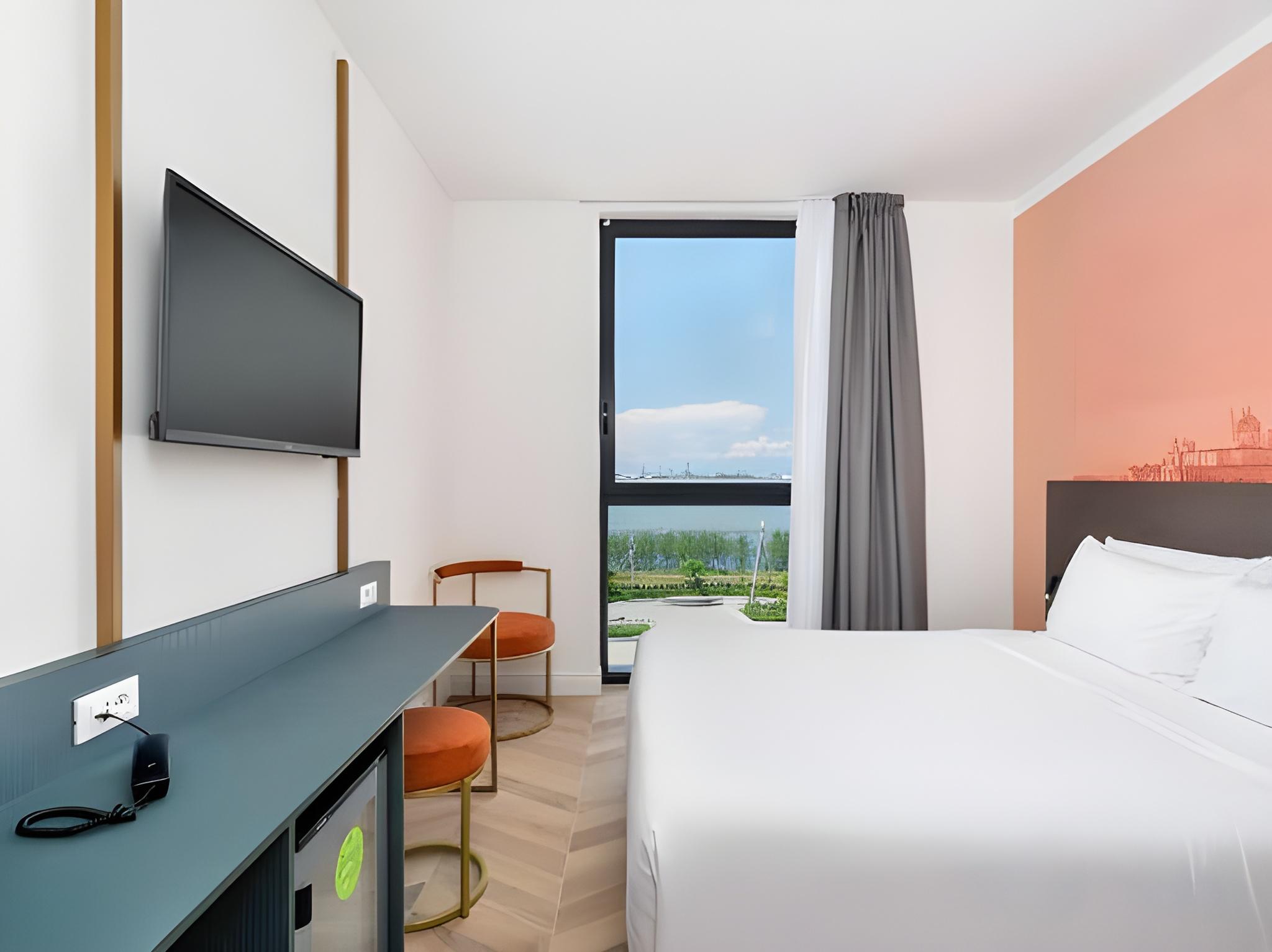 Room, King Bed, Partial View