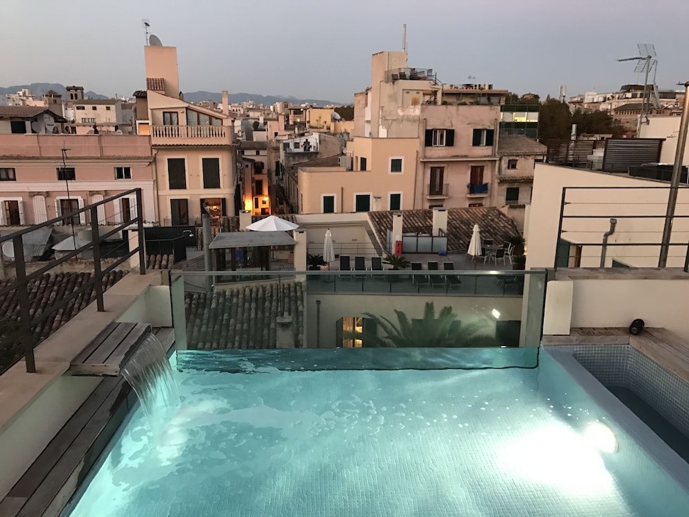 Petit Palace Hotel Tres 69/70