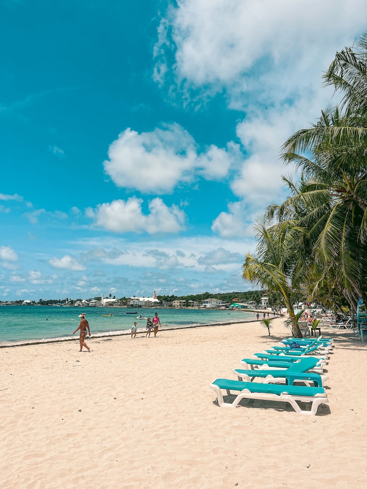 Hotel Cocoplum Beach 68/73