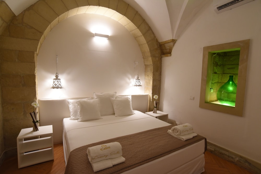 Cadelli Luxury Suite 10/48