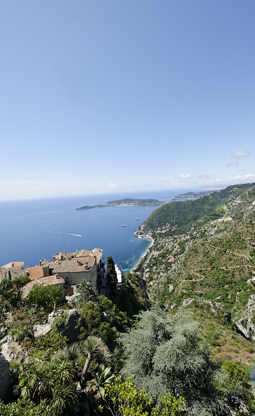 Chateau Eza 73/82