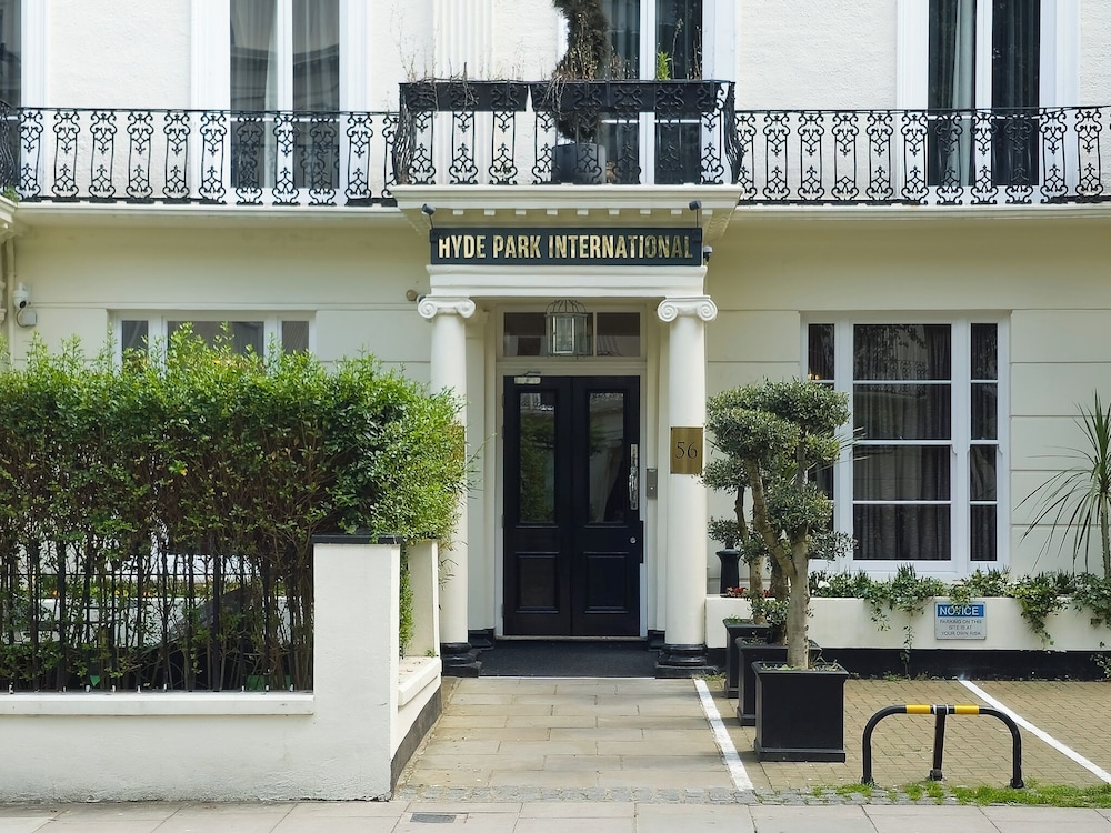 Hyde Park International Hotel 3/65