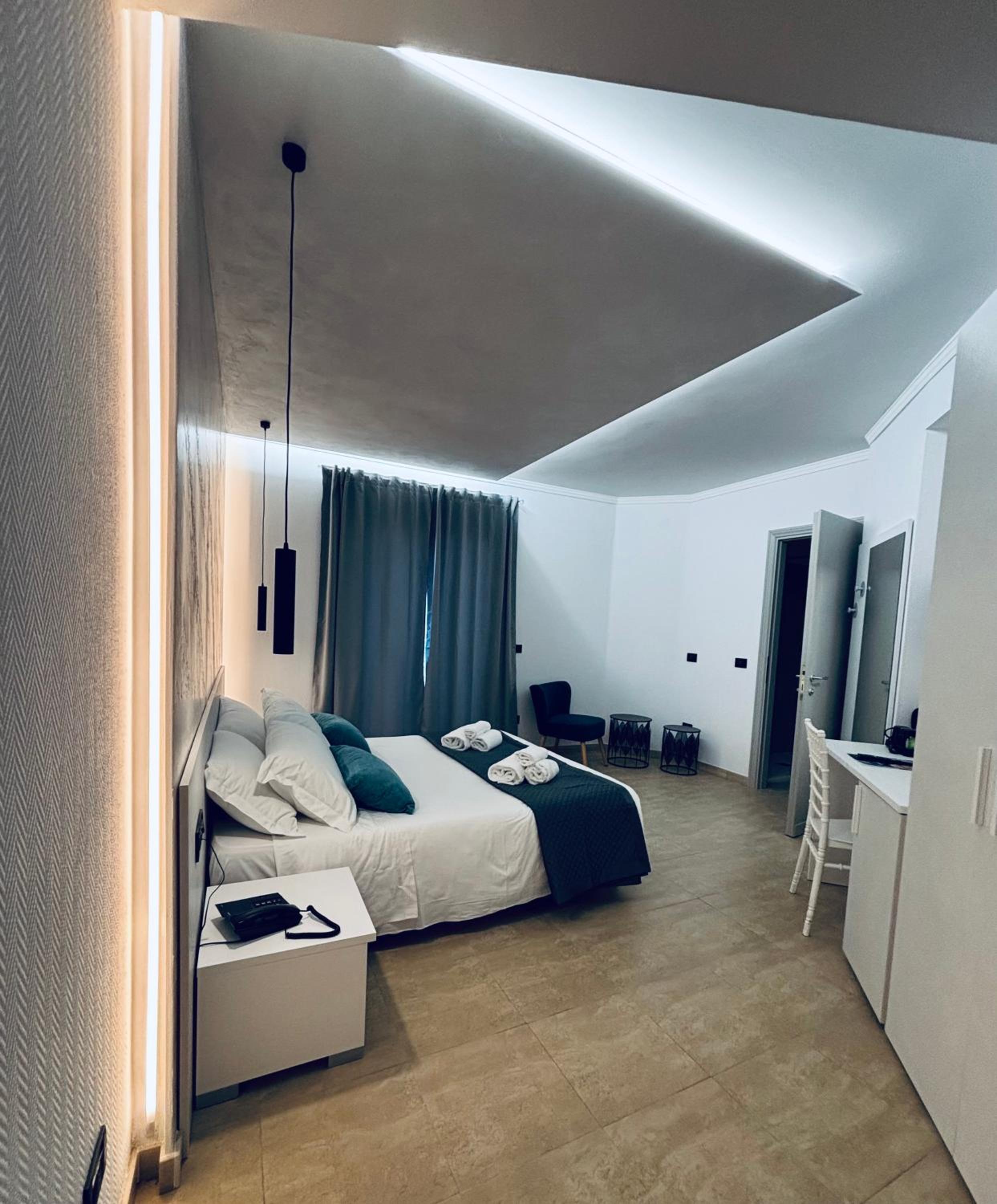 Superior, Deluxe, Double Bed, Pool Access