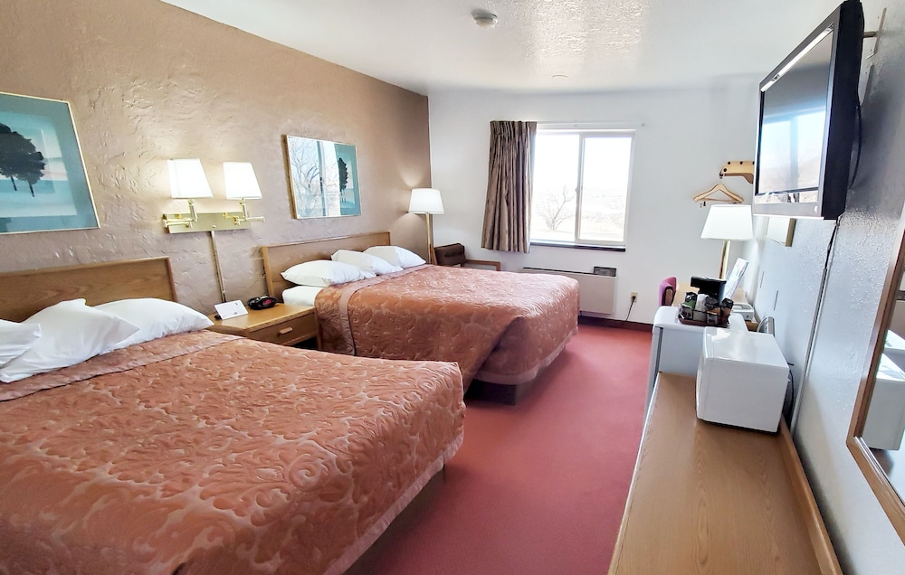 Room, 1 Queen and 1 Double Bed