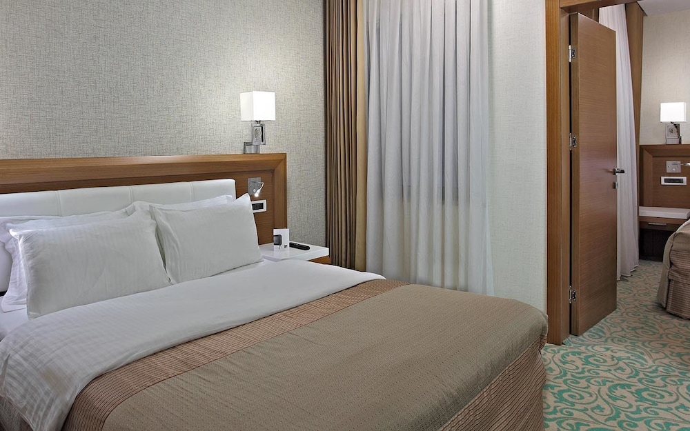 Selcuk Hotel Sems I Tebrizi 24/93