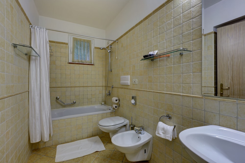 Hotel Cristina 50/50
