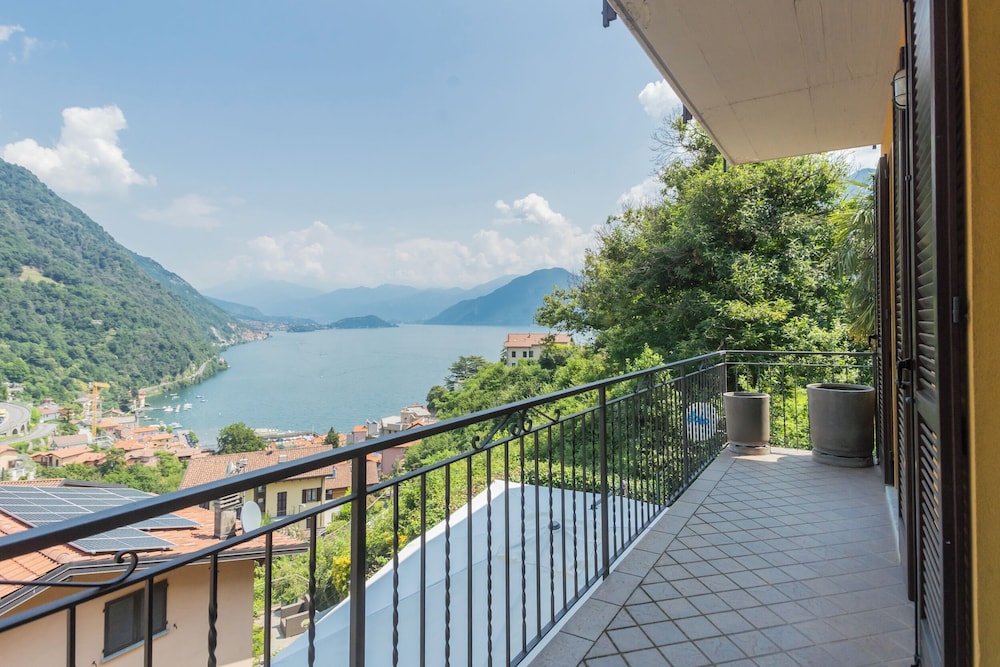 Harmony on the Lake by Rent all Como 35/42