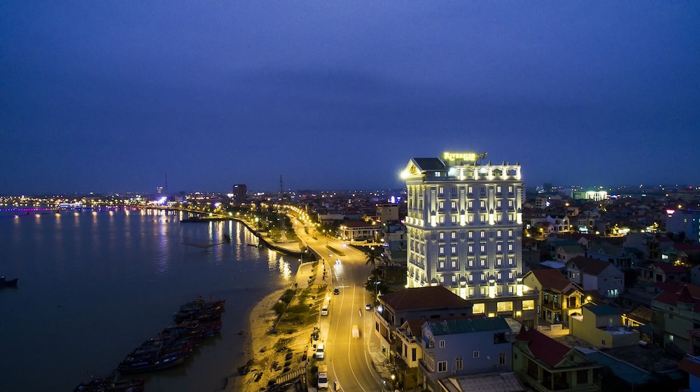 Riverside Hotel 60/63