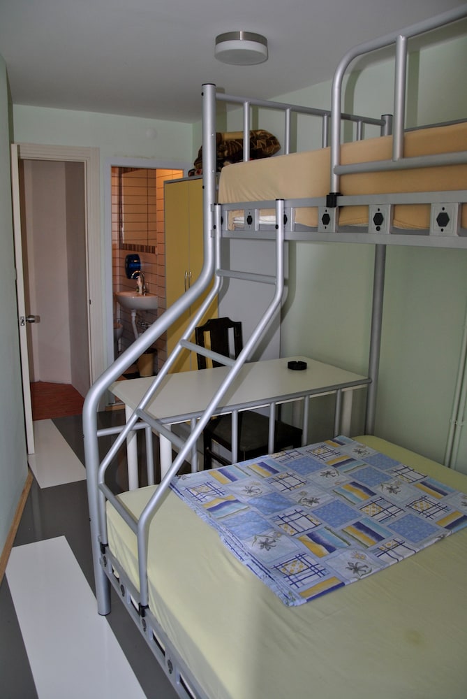 Chilloutlya Hostel&Bar 35/46