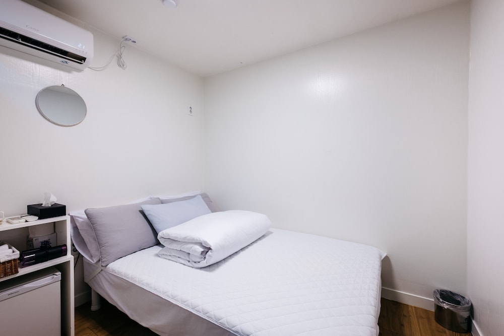 ECONOMY, DOUBLE BED