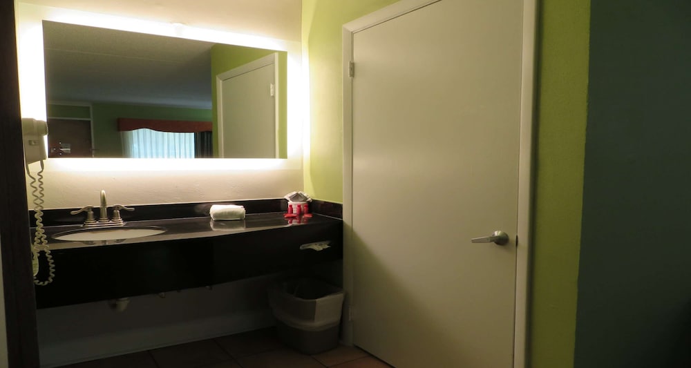 SureStay Plus Hotel by Best Western St Marys Cumberland 16/37