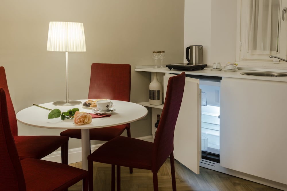Daphne Guest Hause 31/41