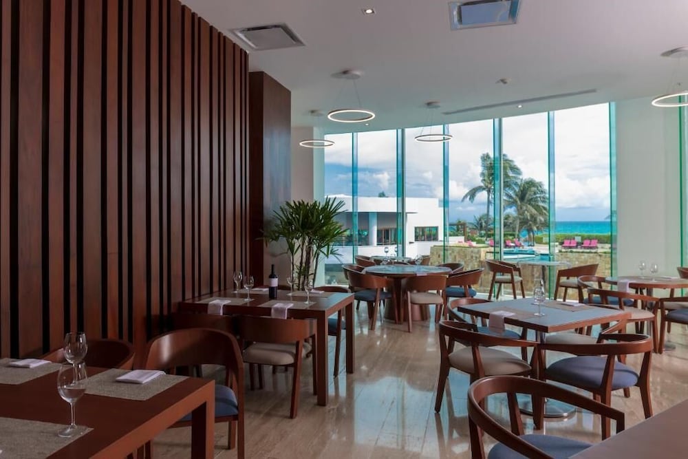 Altitude By Krystal Grand Punta Cancun All Inclusive 61/75