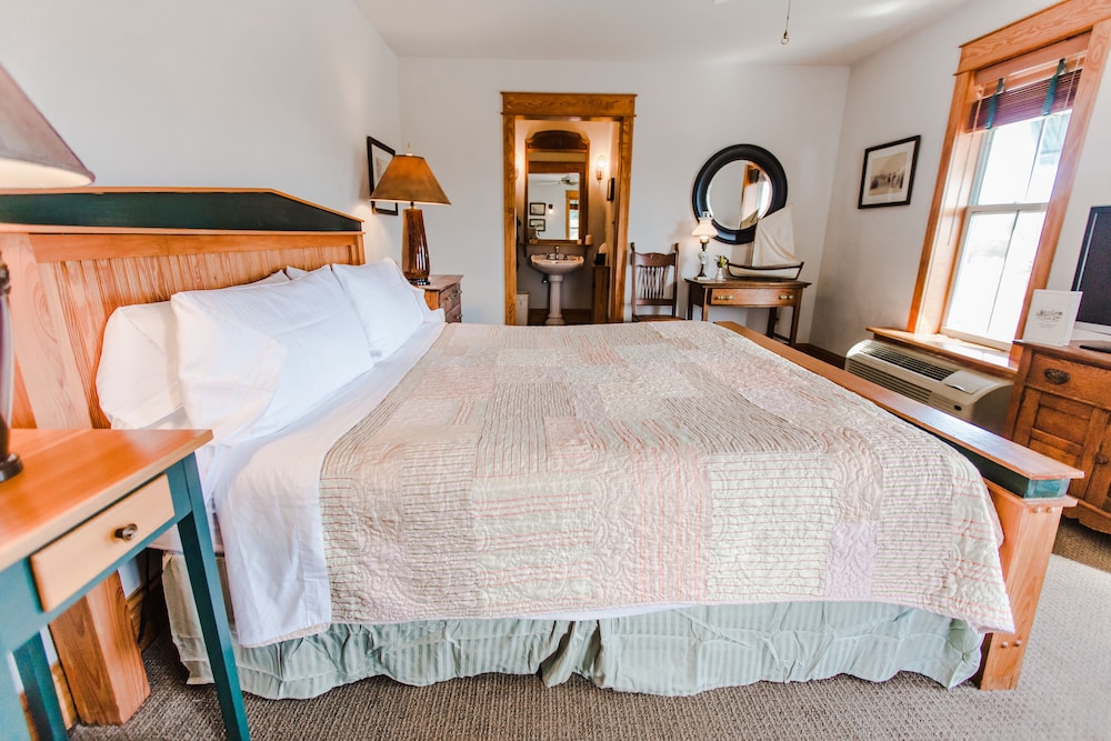 Roanoke Island Inn 18/50