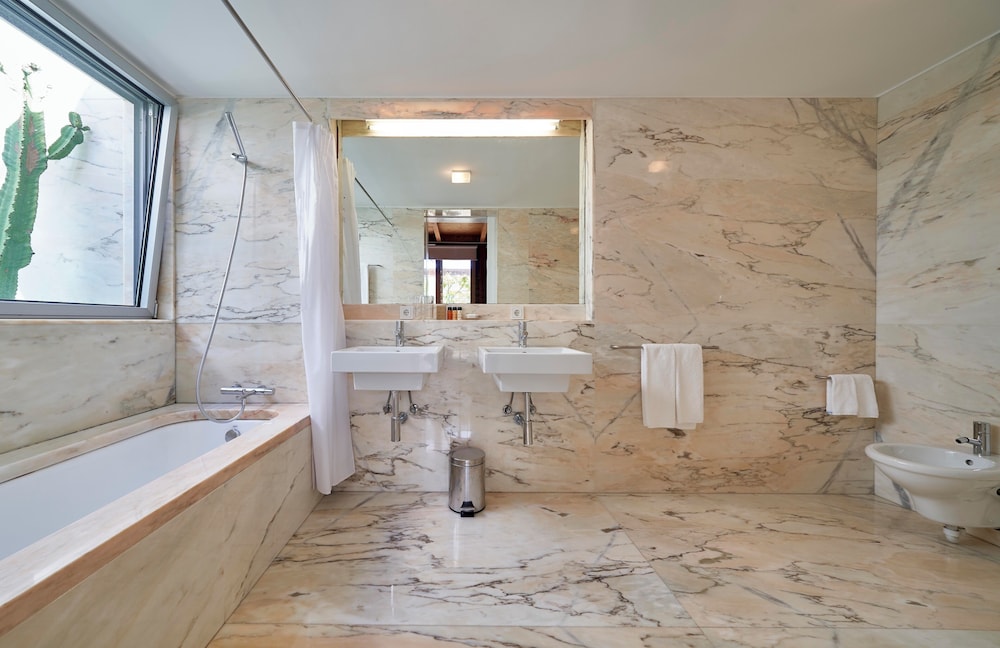 Porto Santo Hotel And Spa 51/52