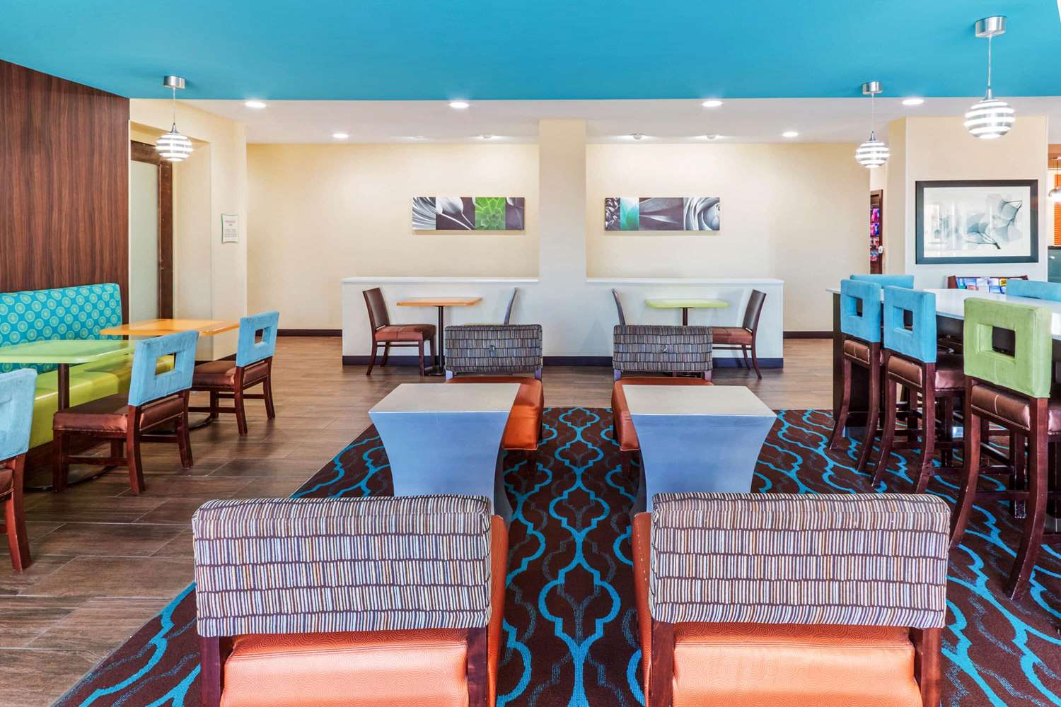 La Quinta Inn & Suites by Wyndham Artesia 35/58