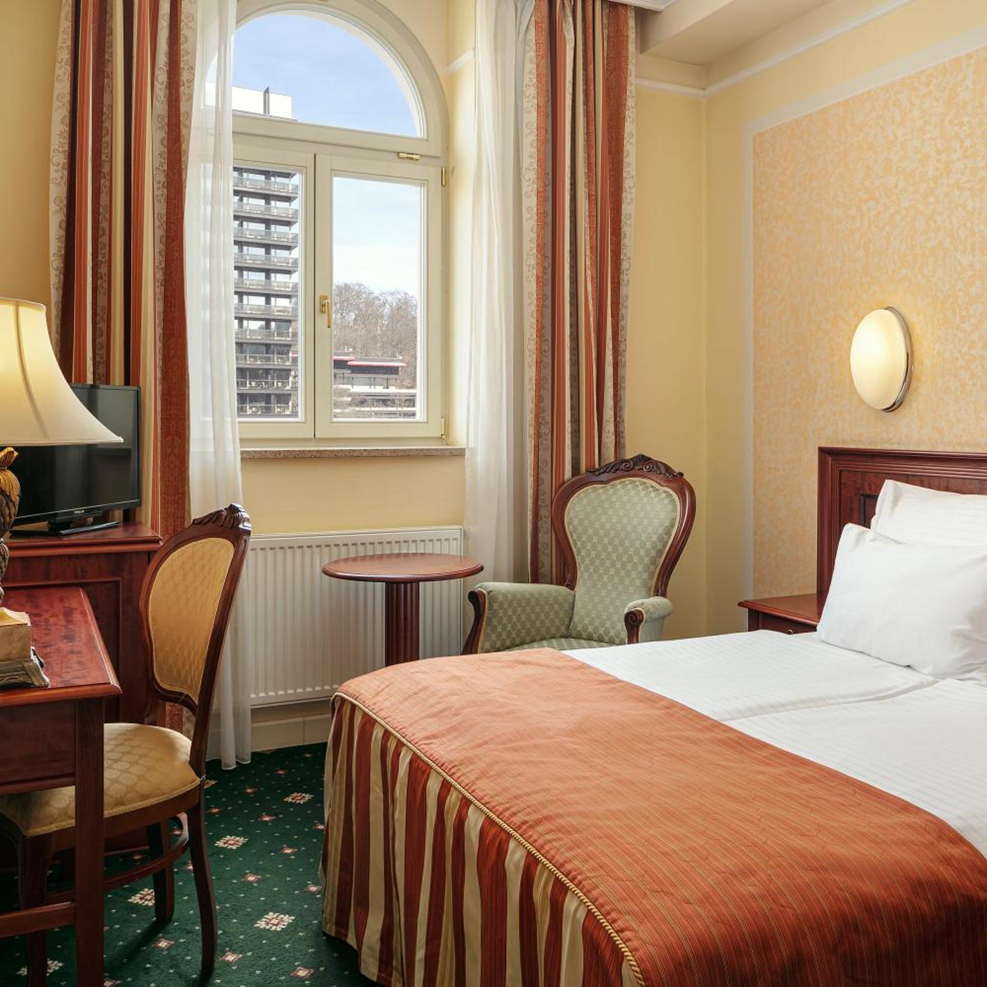 STANDARD, DOUBLE BED