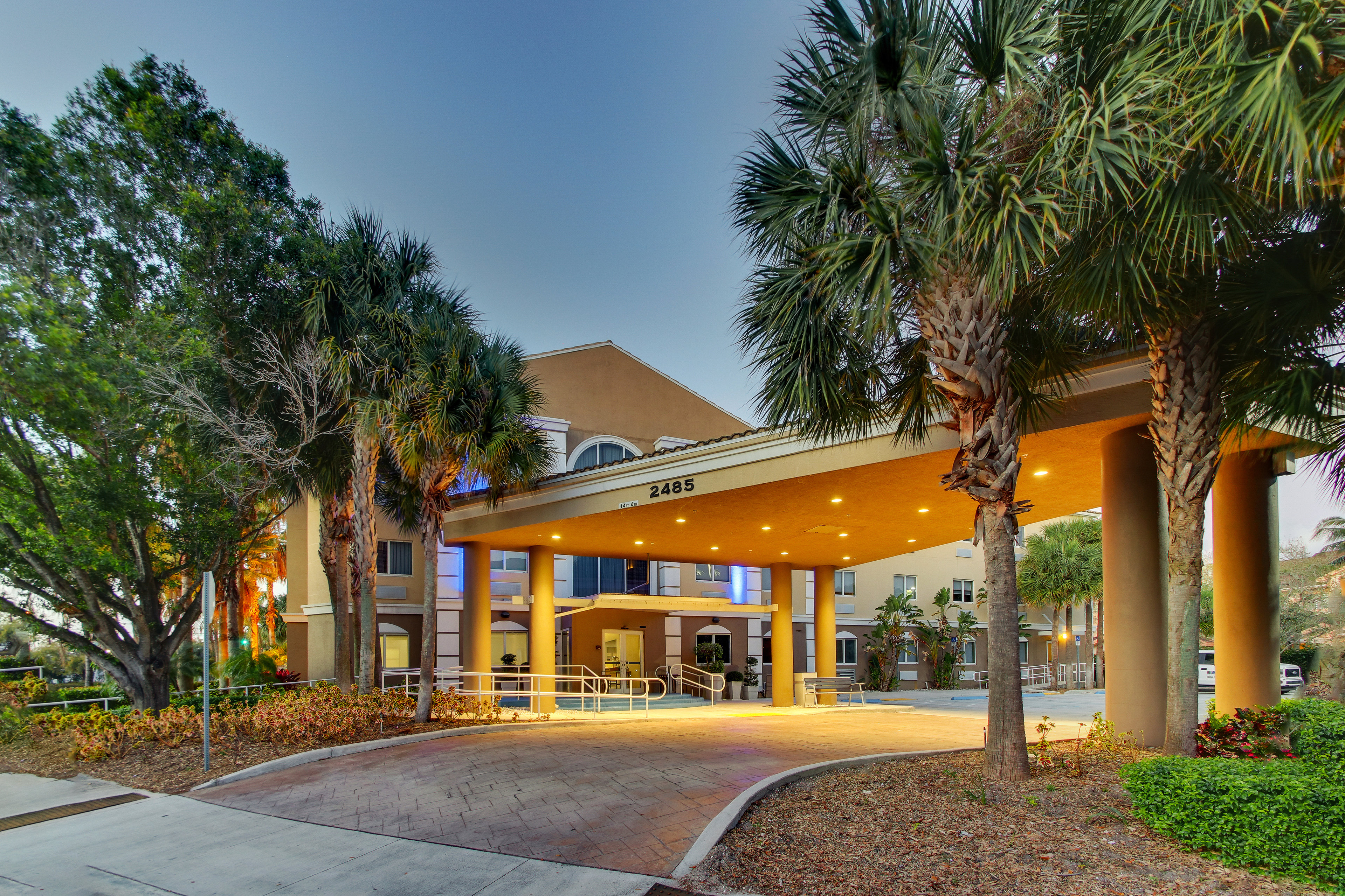 Holiday Inn Express West Palm Beach Metrocentre 69/74