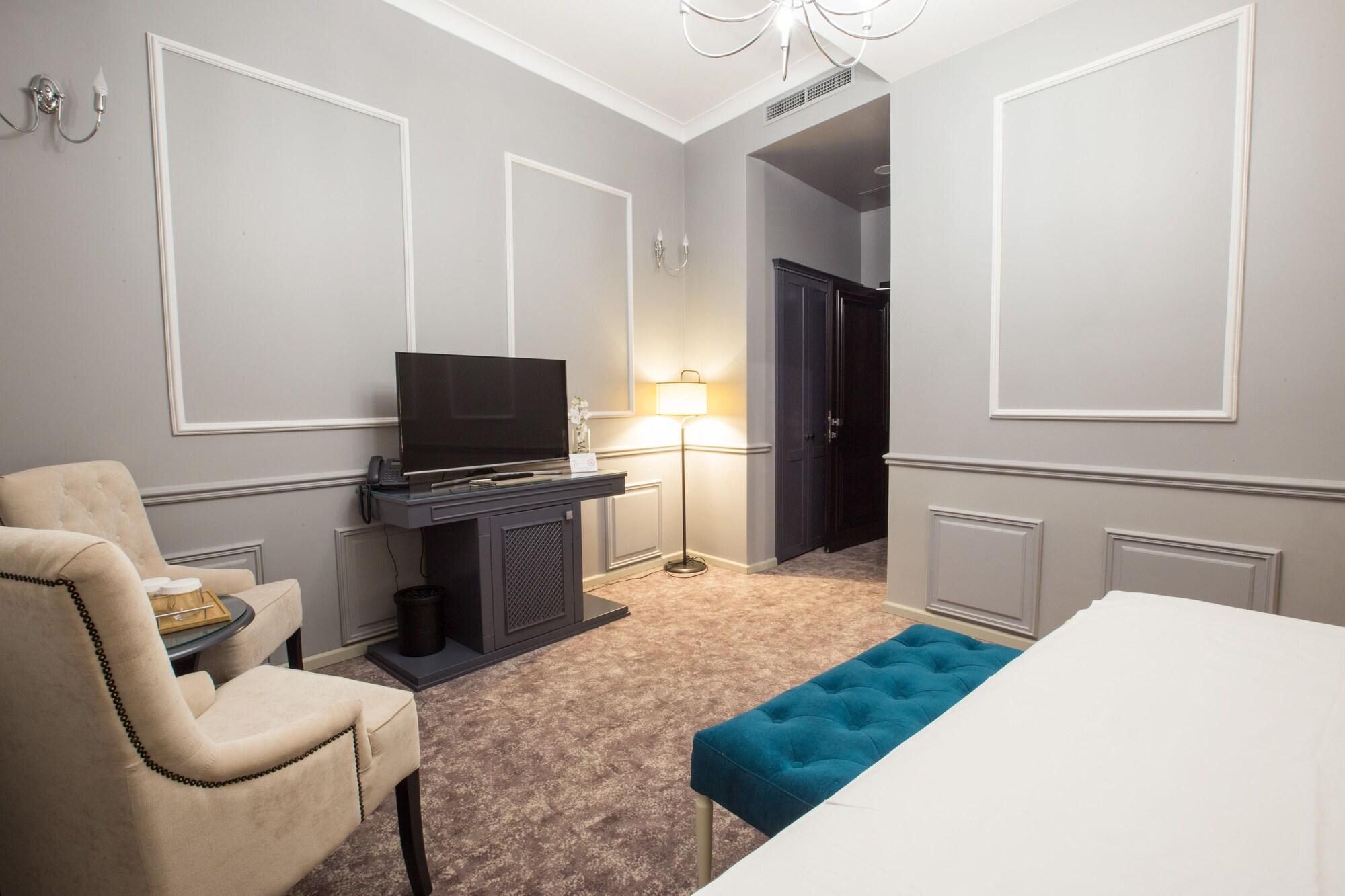 PENINSULA BOUTIQUE HOTEL 43/51