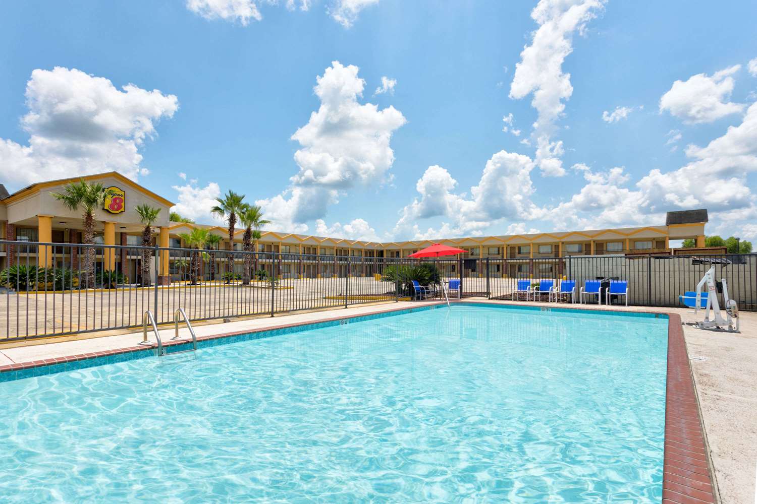 Super 8 By Wyndham Breaux Bridge 13/15