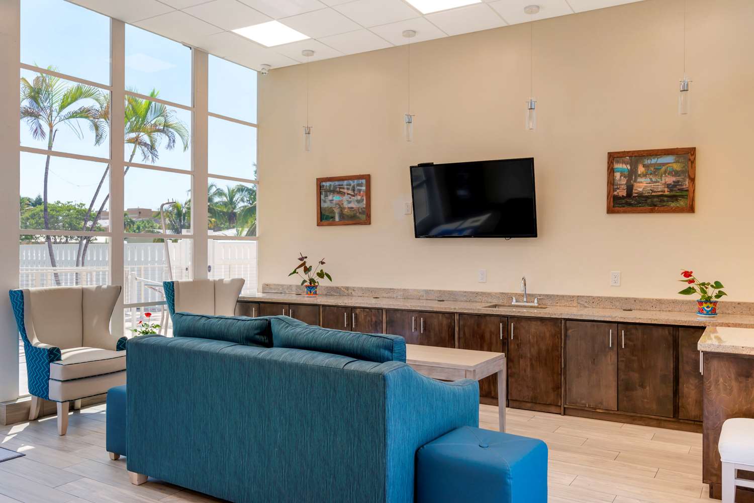 Downtown Hollywood Gardens Inn & Suites 14/20