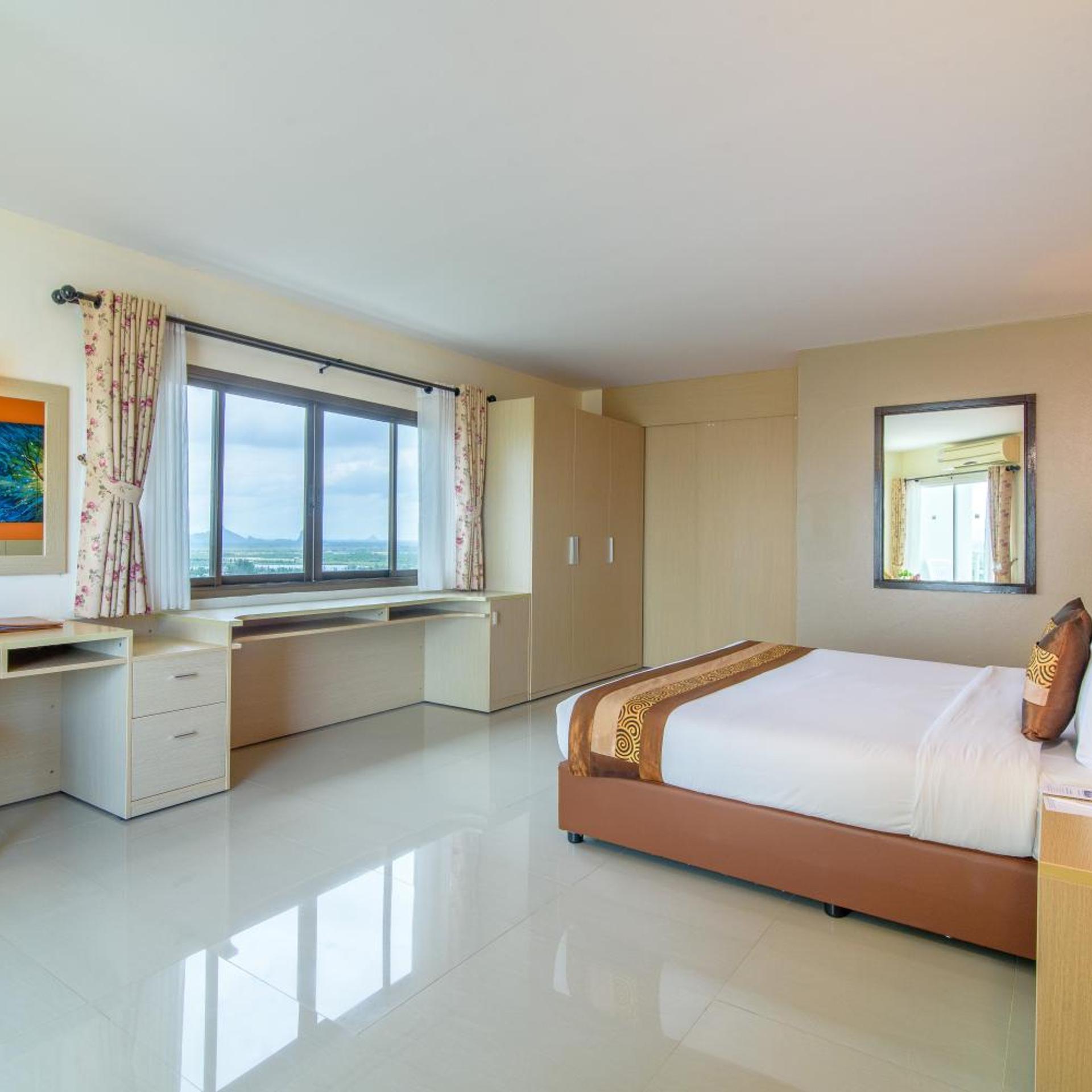 GOLDEN PREMIER TWO VIEW SUITES