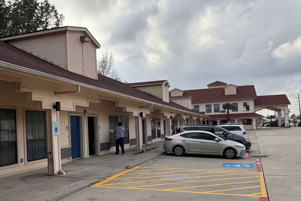 Regency Inn & Suites By Capital O Houston IAH Airport 58/66