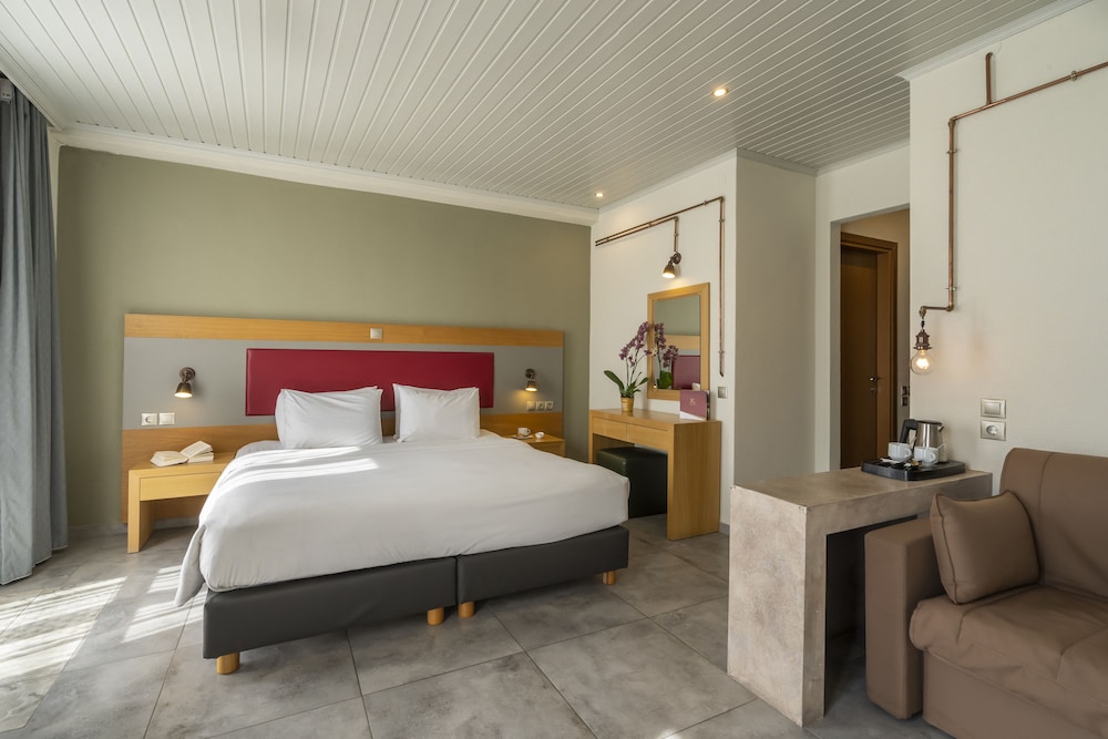 Kastalia Hotel 9/57