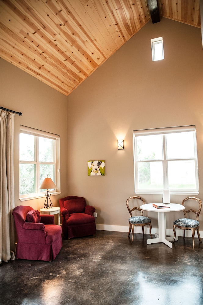 Hill Country Casitas 44/73