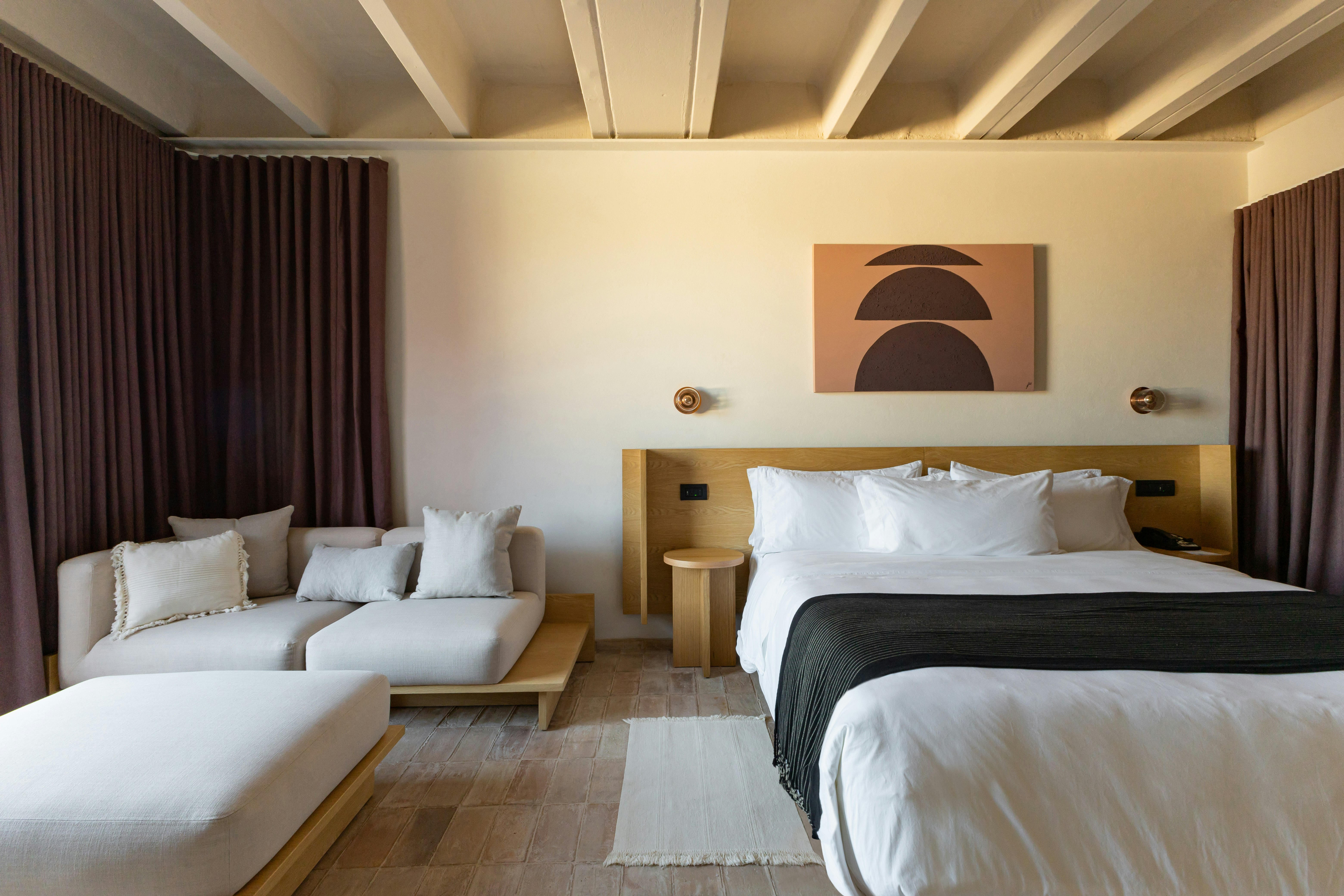 ROOM, KING BED