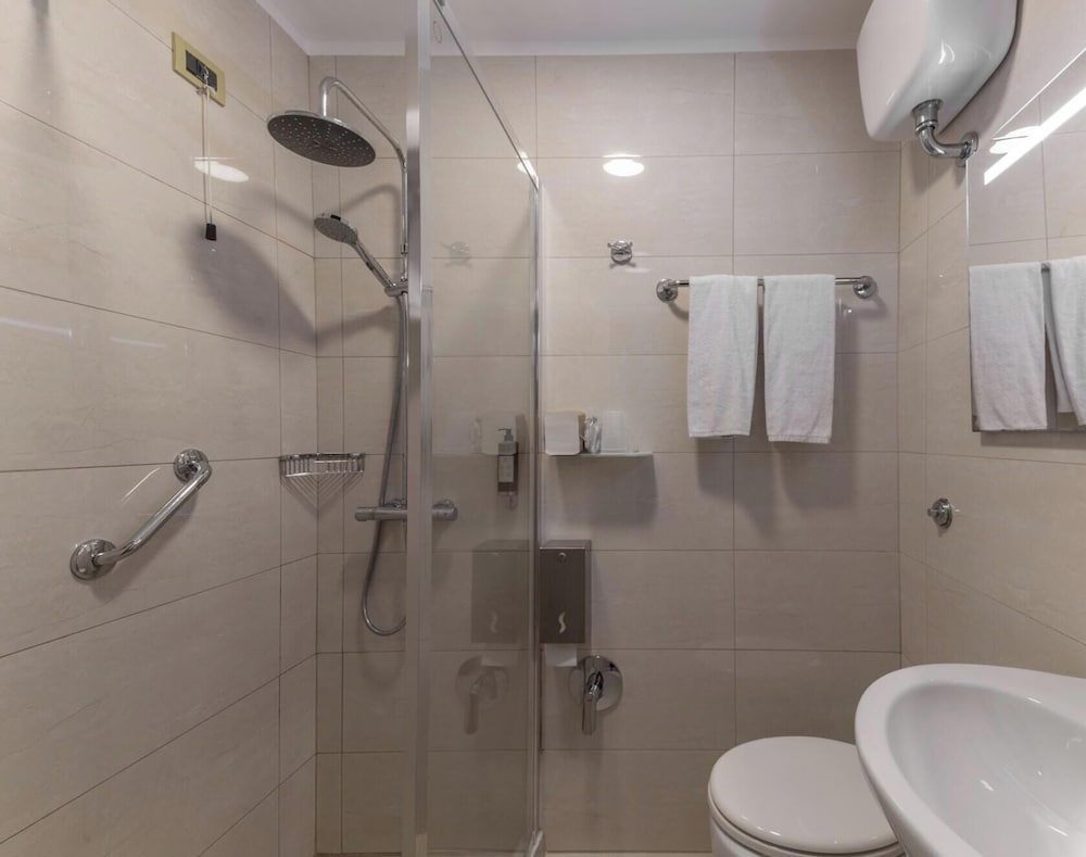 HOTIDAY Room Collection - Roma Porta Pia 49/50