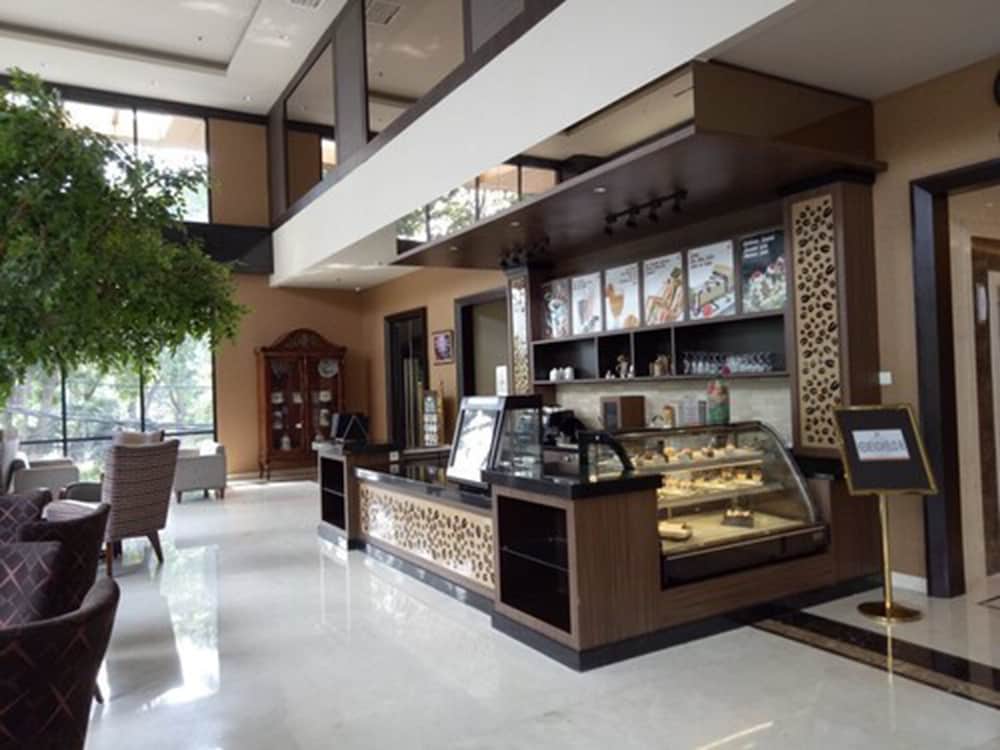 Aria Centrasurabaya Hotel 37/39