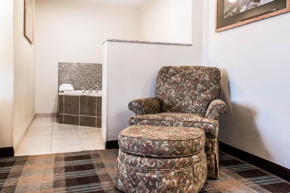 Comfort Inn Suites Sheridan 9/25