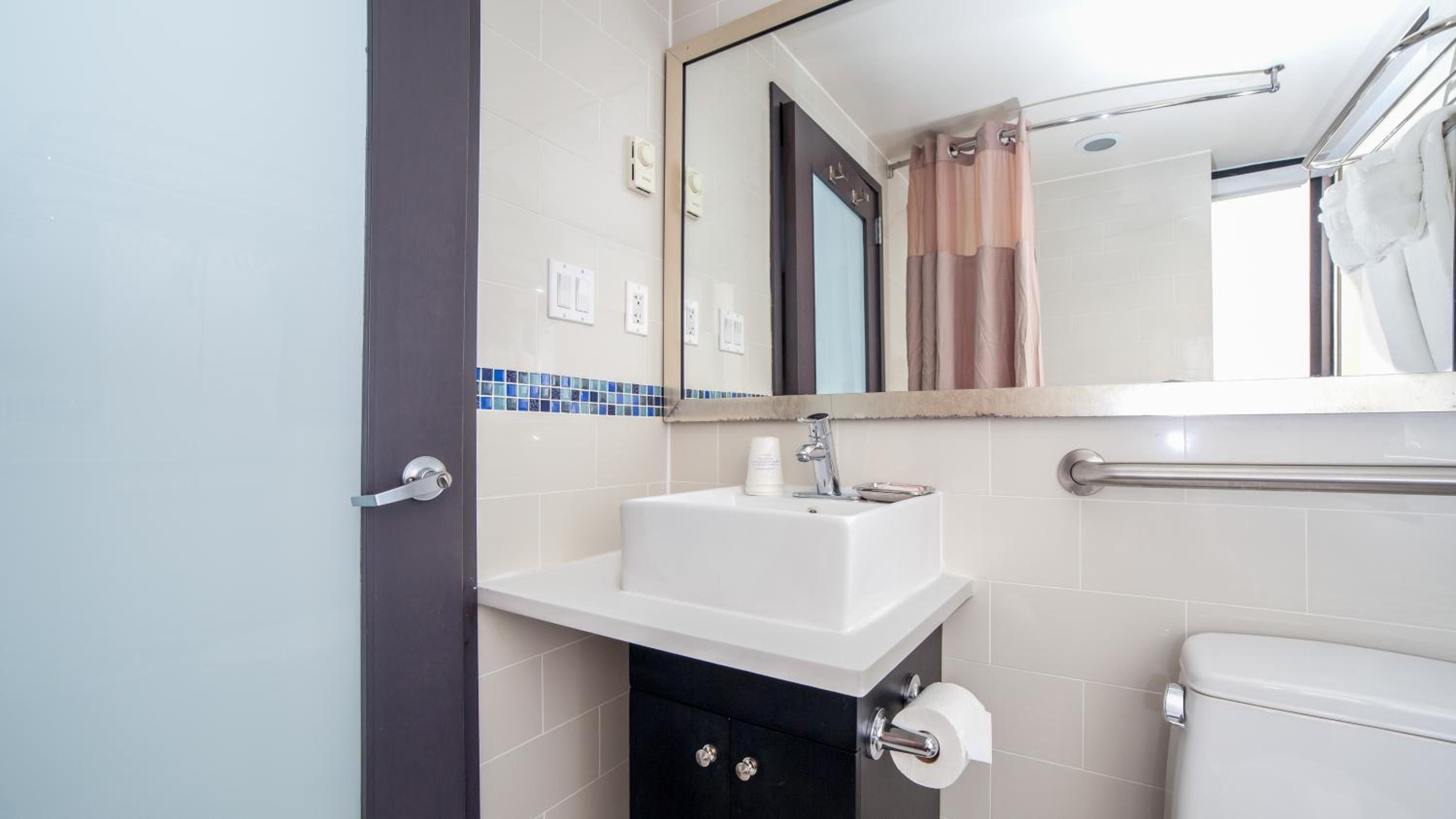 غرفة بسرير كوين، Hotel Richland LES 6/8