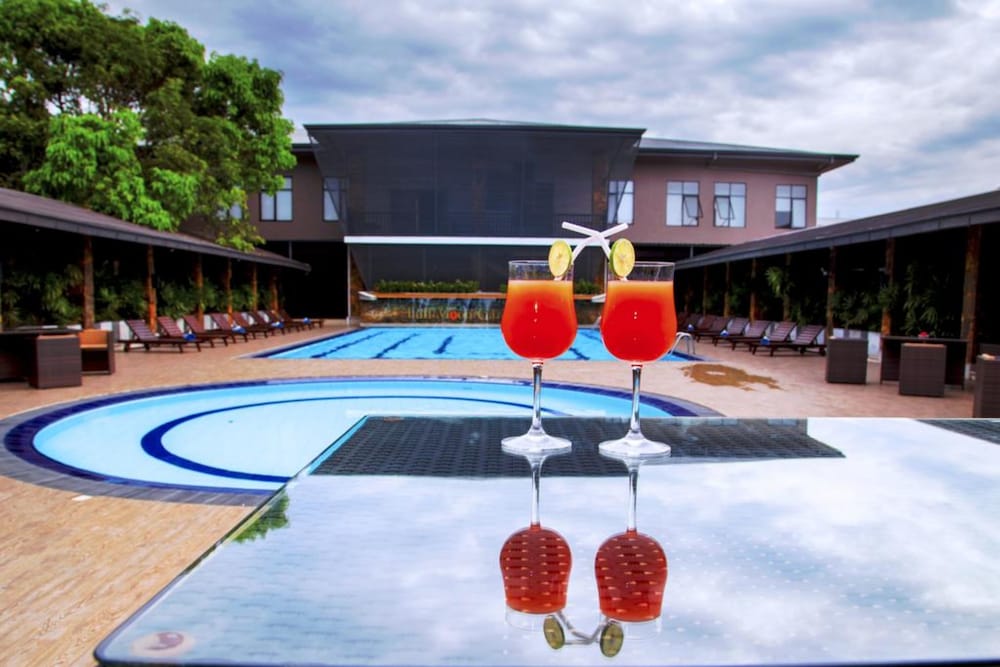 Full Moon Garden Hotel 35/41