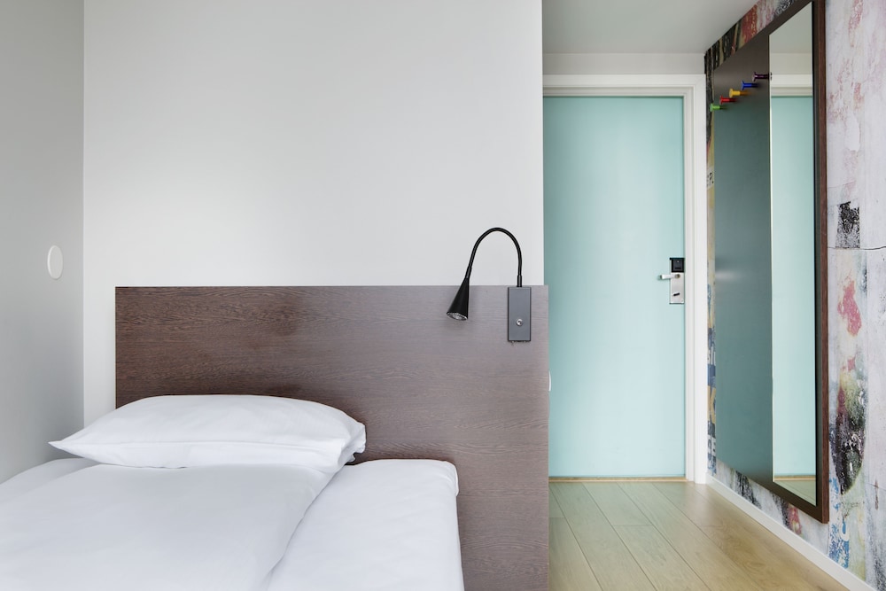 Comfort Hotel Victoria Floro 9/27